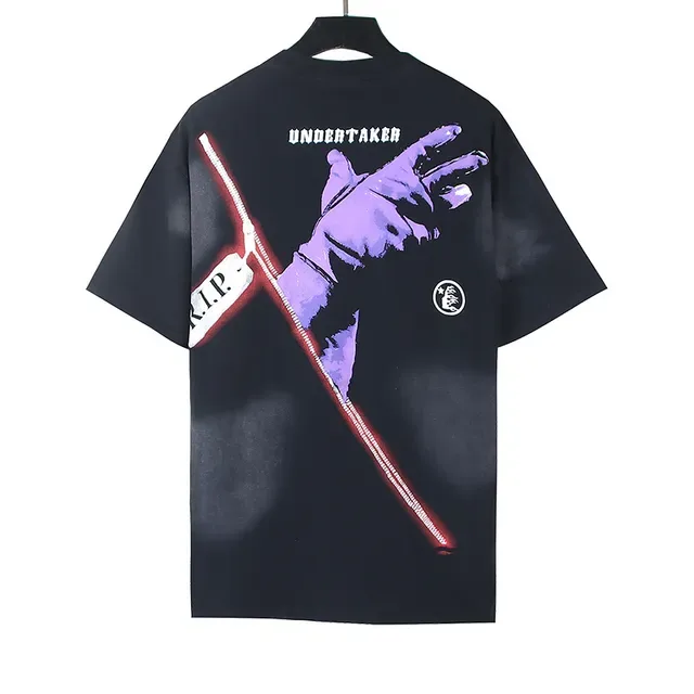 Camiseta negra oversize con estampado gráfico a doble cara 6