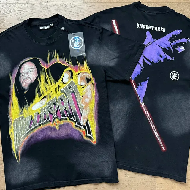 Camiseta negra oversize con estampado gráfico a doble cara 7