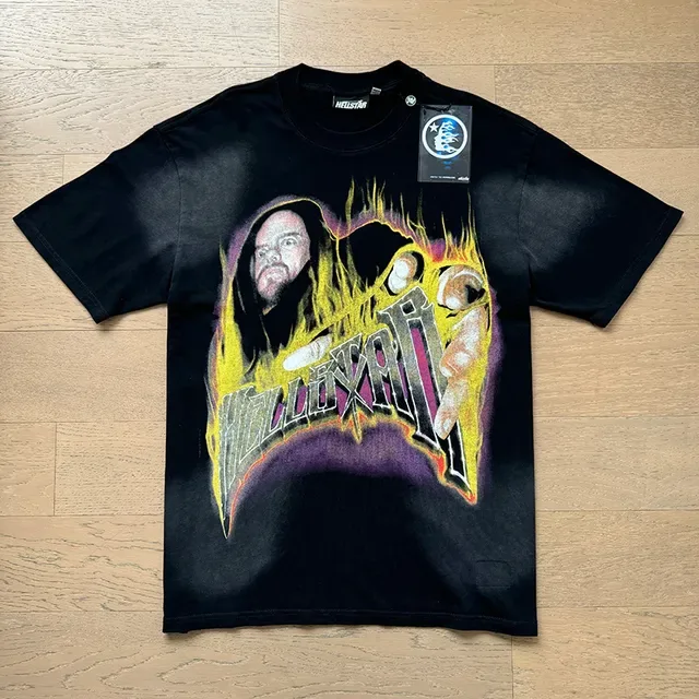 Camiseta negra oversize con estampado gráfico a doble cara 8