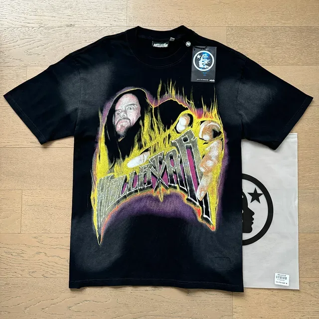 Camiseta negra oversize con estampado gráfico a doble cara 9