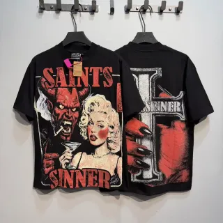 Camiseta oversized con estampado gráfico negro y rojo