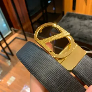 Black Textured Strap Gold-Tone Reversible Buckle Leather Belt