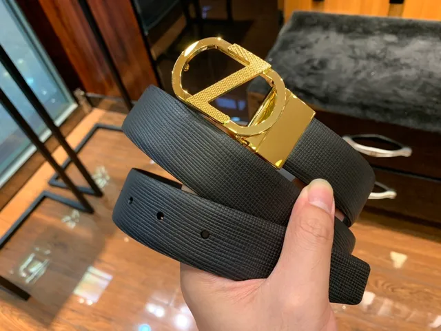 黑色纹理带金色调可翻转扣头皮革腰带 2