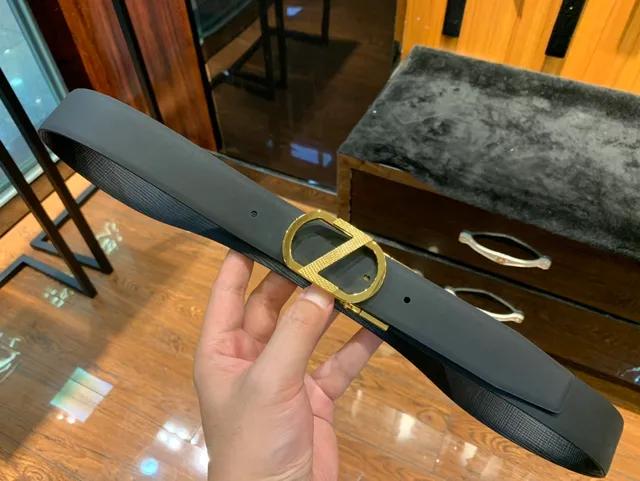 黑色纹理带金色调可翻转扣头皮革腰带 3