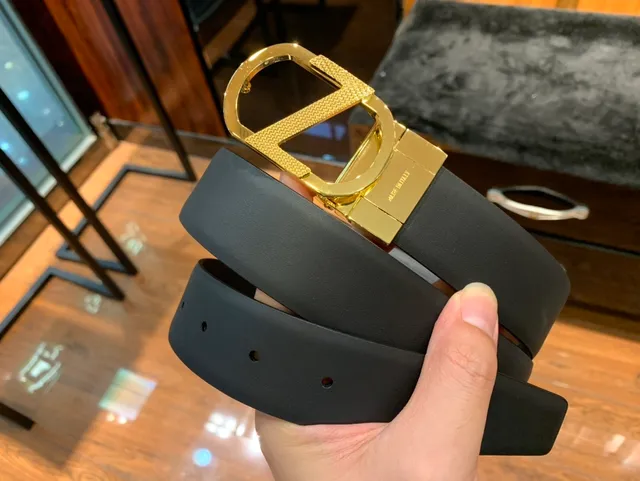 黑色纹理带金色调可翻转扣头皮革腰带 4