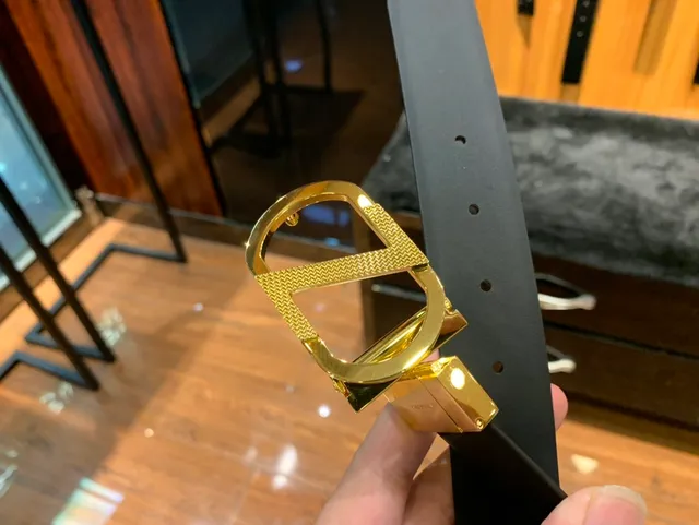 黑色纹理带金色调可翻转扣头皮革腰带 6