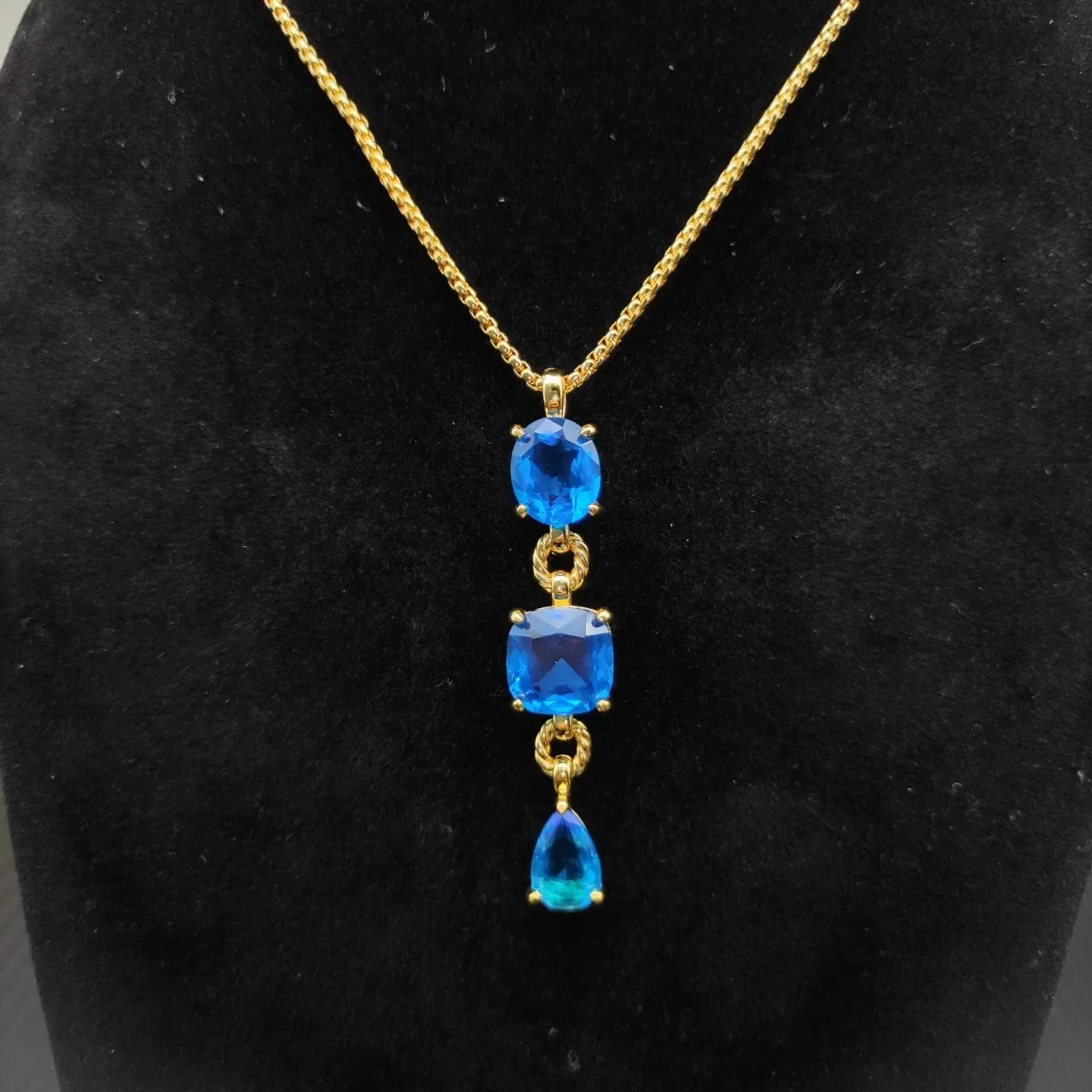 Blue Gold Three-Stone Vertical Drop Twisted-Link Connectors Necklace 8