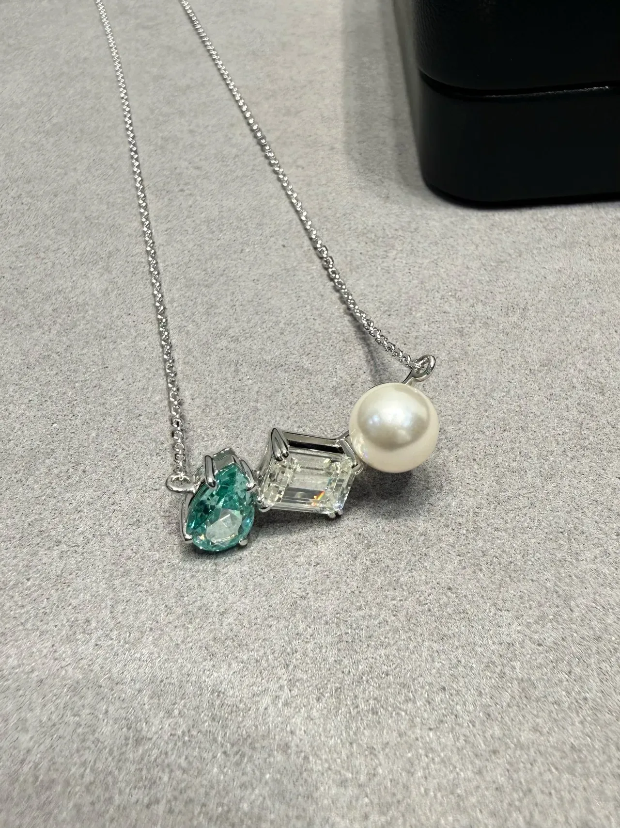 Blue White Three-Stone Linear Pendant Pear-Emerald-Round Gem Combination Necklace 3