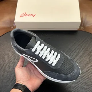 Brioni حذاء رياضي أسلوبي من جلد غامق رمادي وشبك