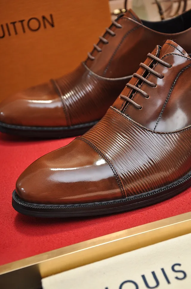 Sapatos Oxford de duas cores marrón e preto com bico de aba 2