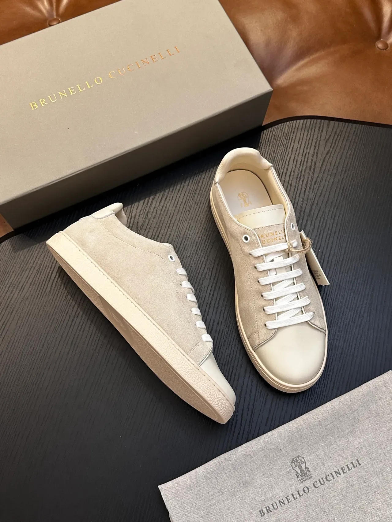 Brunello Cucinelli বেইজ স্যুয়েড এবং ক্রিম লেদার লাইফস্টাইল স্নিকার্স 4