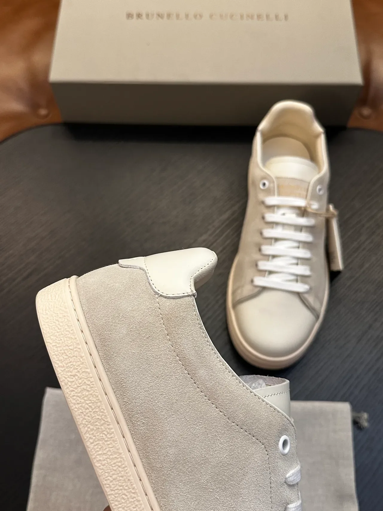 Brunello Cucinelli বেইজ স্যুয়েড এবং ক্রিম লেদার লাইফস্টাইল স্নিকার্স 7