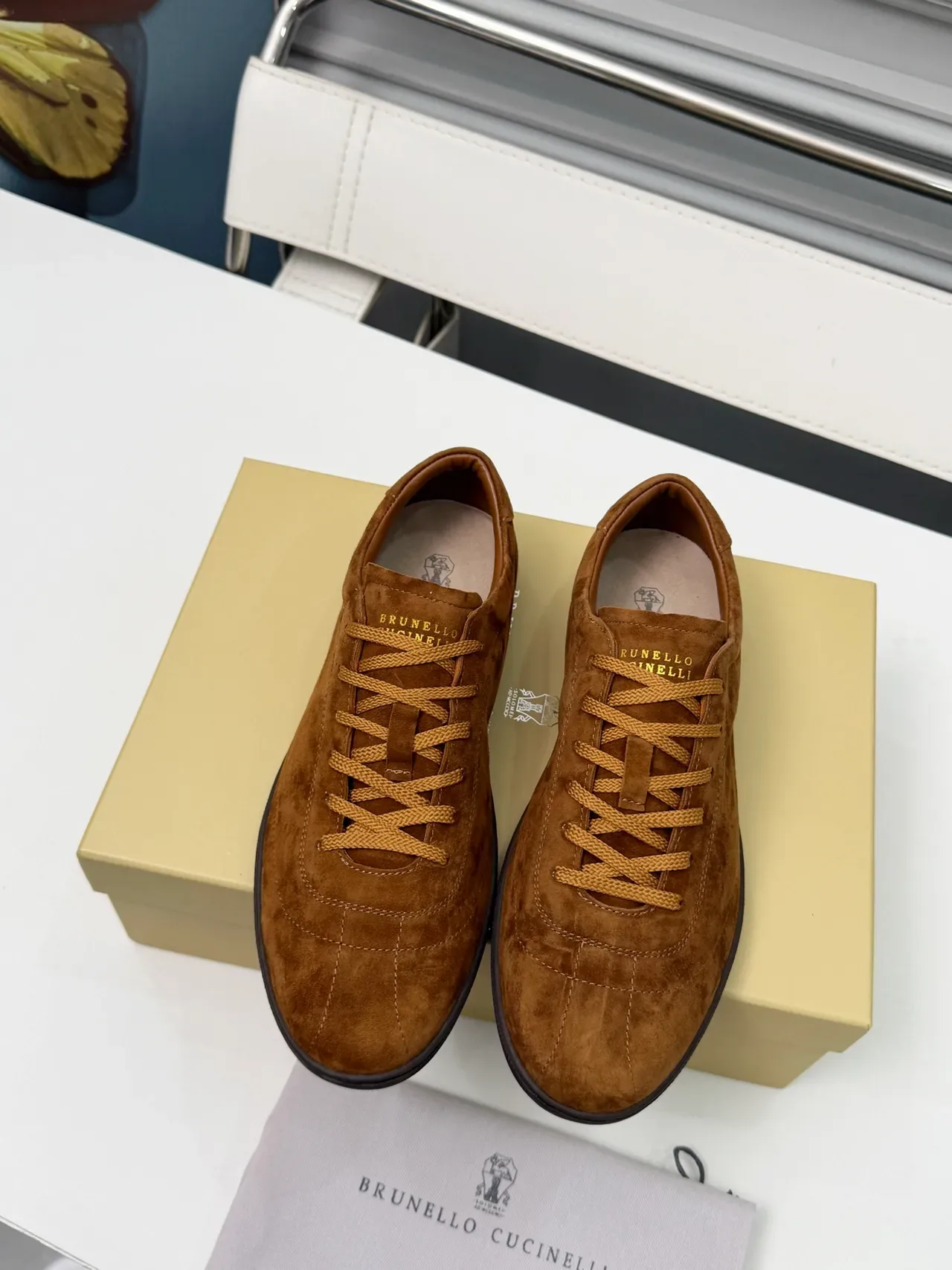 Brunello Cucinelli Zapatos casuales de ante marrón con cordones 6