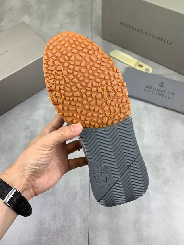 Brunello Cucinelli 灰银针织鞋面金属头运动鞋 2