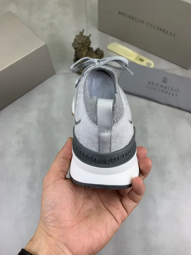 Brunello Cucinelli 灰银针织鞋面金属头运动鞋 3
