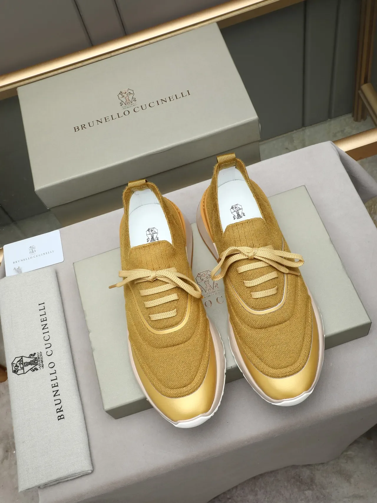Brunello Cucinelli Sneaker Tricot Moutarde Lacetté Lifestyle 2