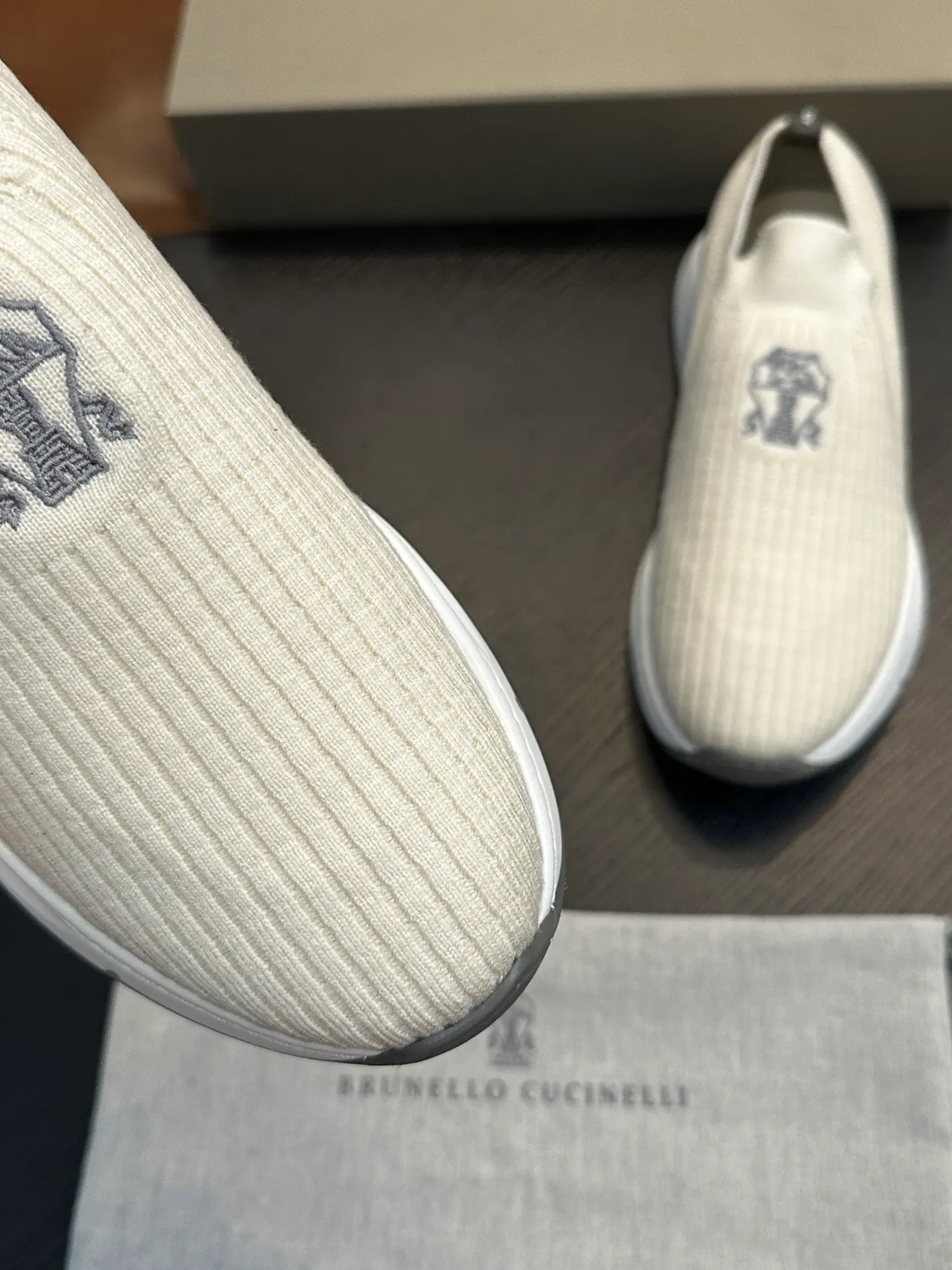 Brunello Cucinelli রিবড নিট স্লিপ-অন ক্যাজুয়াল জুতো 6