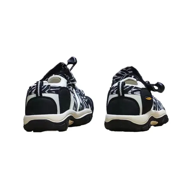 Camouflage-Print Multi-Strap Toggle-Closure Casual Sandals 16