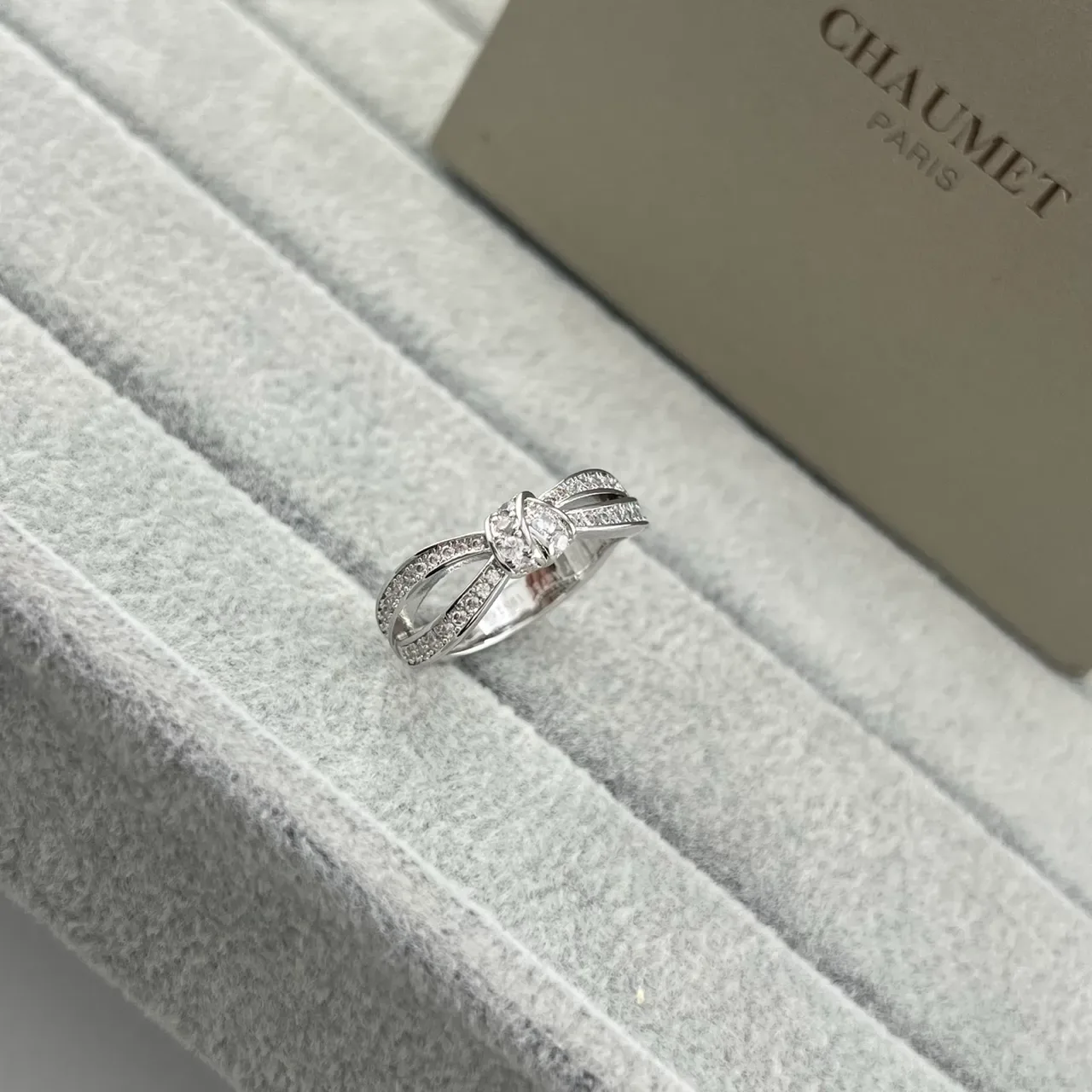 CHAUMET Brincos dourados e prateados em forma de laço Pavé-Set 3