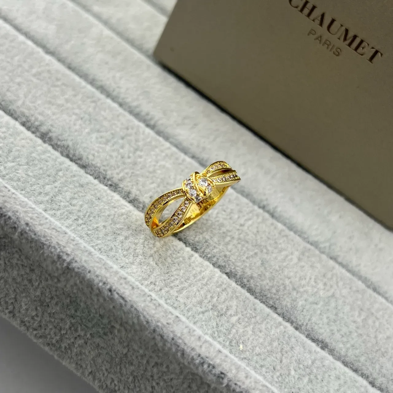 CHAUMET Brincos dourados e prateados em forma de laço Pavé-Set 4