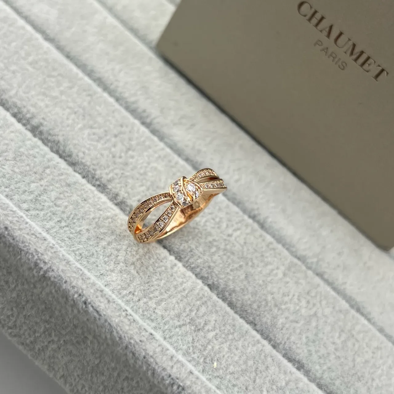 CHAUMET Brincos dourados e prateados em forma de laço Pavé-Set 5