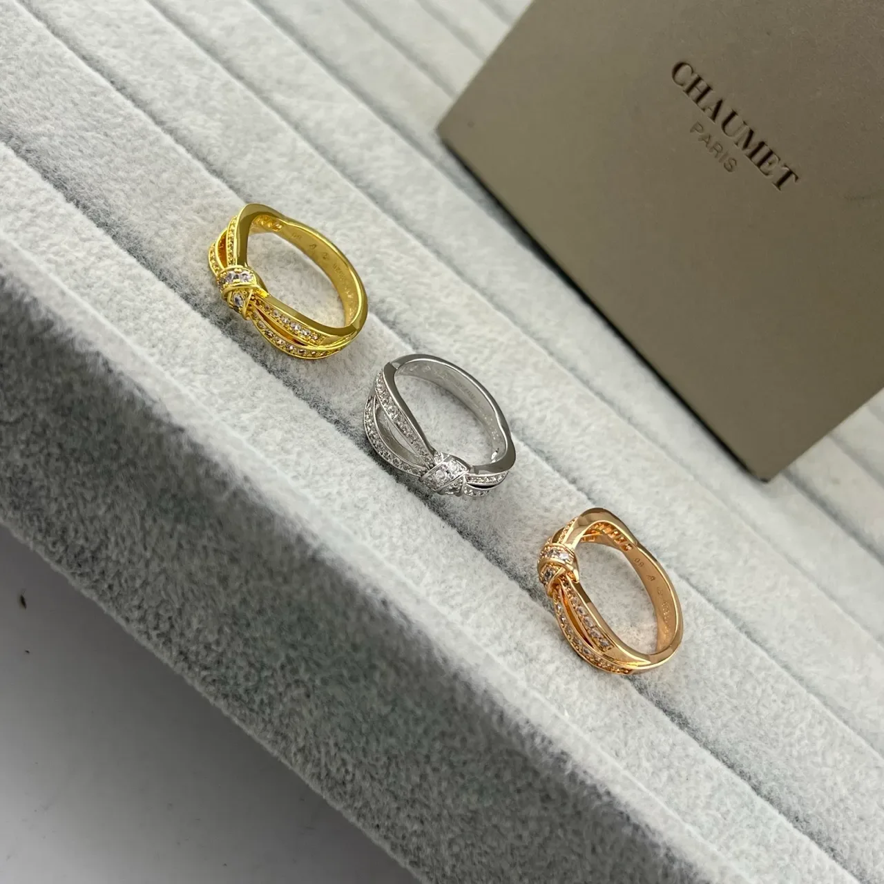 CHAUMET Brincos dourados e prateados em forma de laço Pavé-Set 6