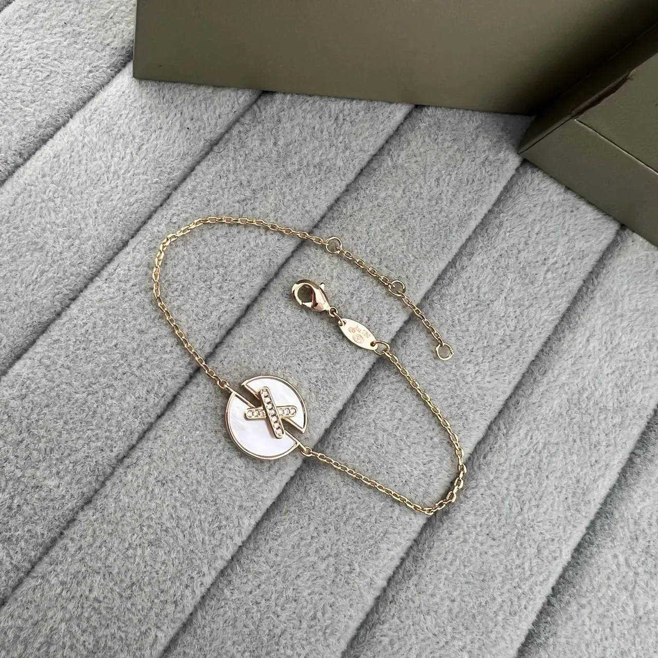 CHAUMET Liens أساور سلسلة ذهبية بإنمل دائري وماس X 5