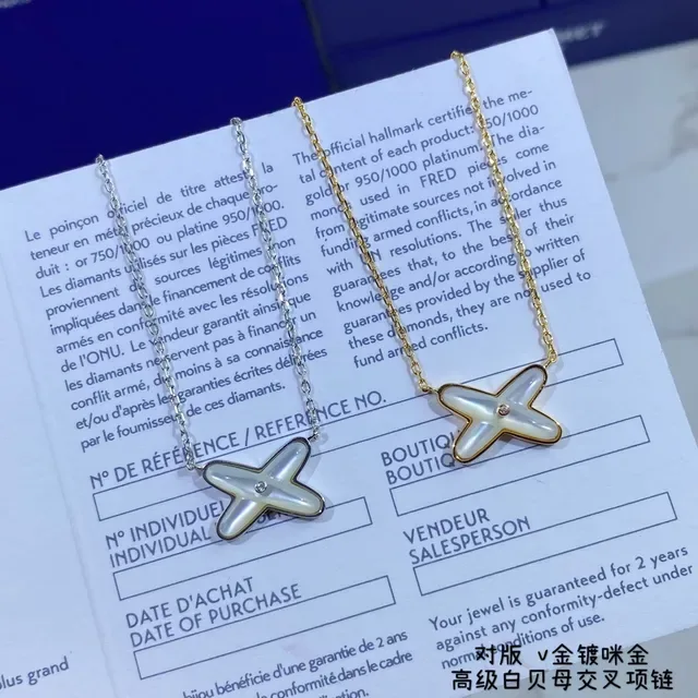 CHAUMET Pingente de Cruz em Forma de X em Madrepérola 2