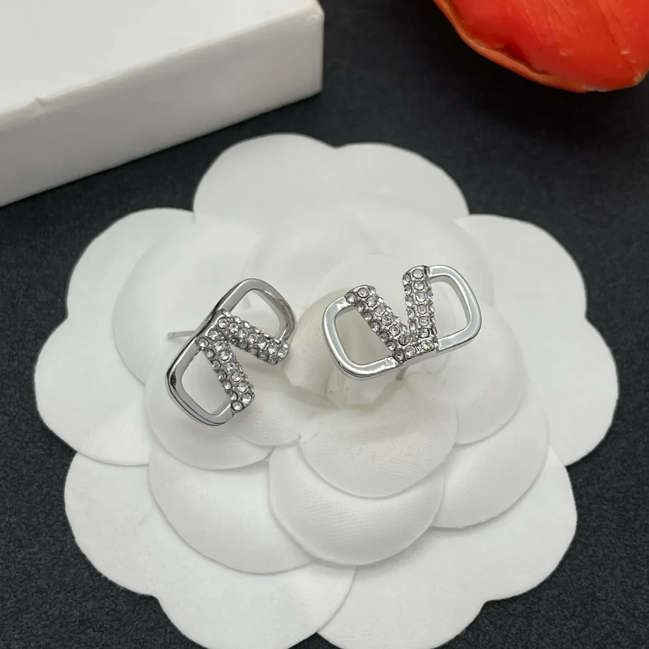 Crystal-Embellished V-Motif Stud Earrings 8