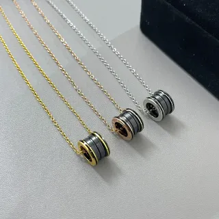 Collier pendentif cylindrique en céramique et métal en forme de baril