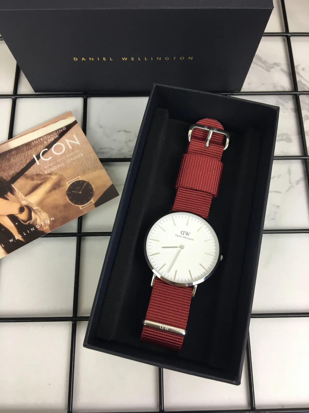 Daniel Wellington Classic Petite সাদা ডায়াল লাল NATO স্ট্র্যাপ কোয়ার্টজ ঘড়ি 2