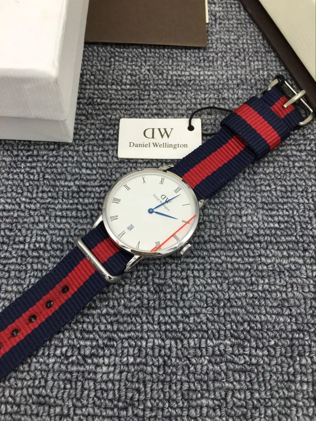 Daniel Wellington 经典白色表盘海军红NATO表带石英表 2