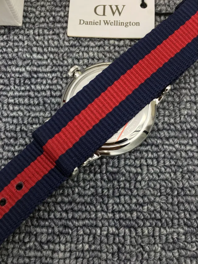 Daniel Wellington 经典白色表盘海军红NATO表带石英表 4