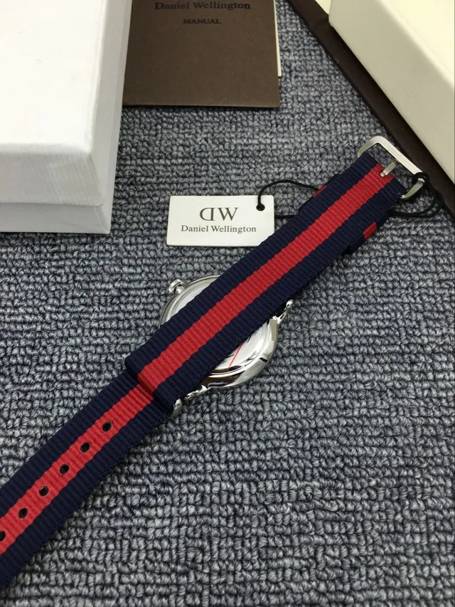 Daniel Wellington 经典白色表盘海军红NATO表带石英表 6