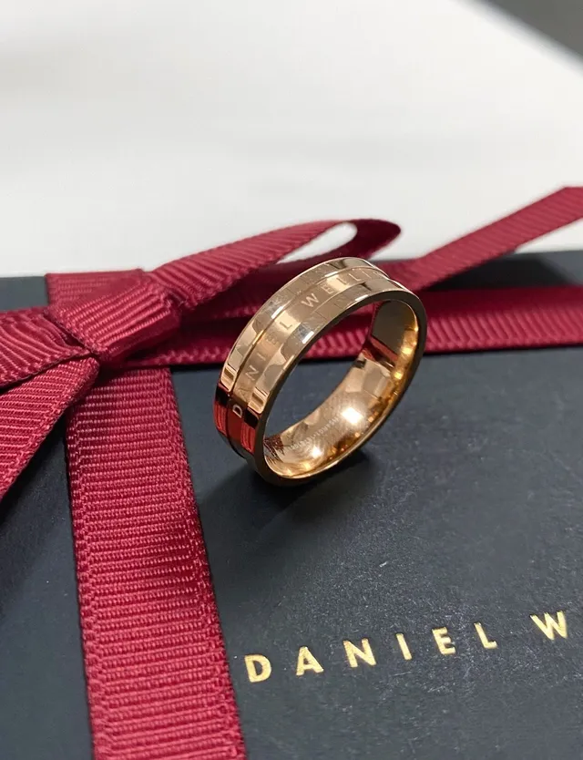 Daniel Wellington Bague Minimaliste en Or Rose Gravée 4
