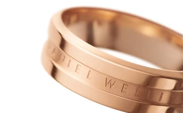 Daniel Wellington Bague Minimaliste en Or Rose Gravée 5