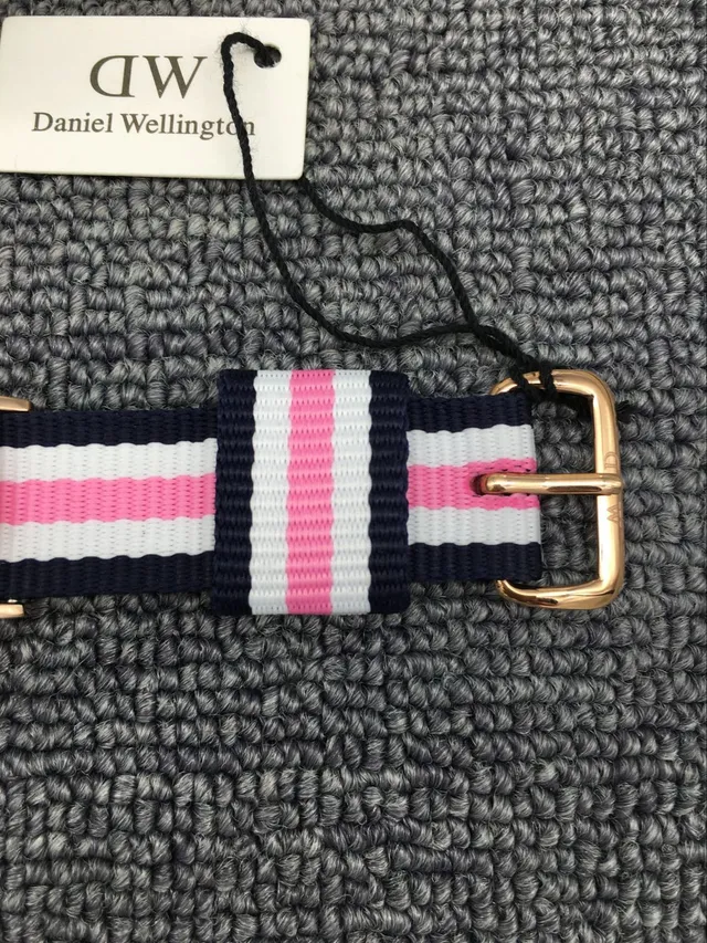 Daniel Wellington 白色粉色极简表盘 玫瑰金色表壳 石英手表 3