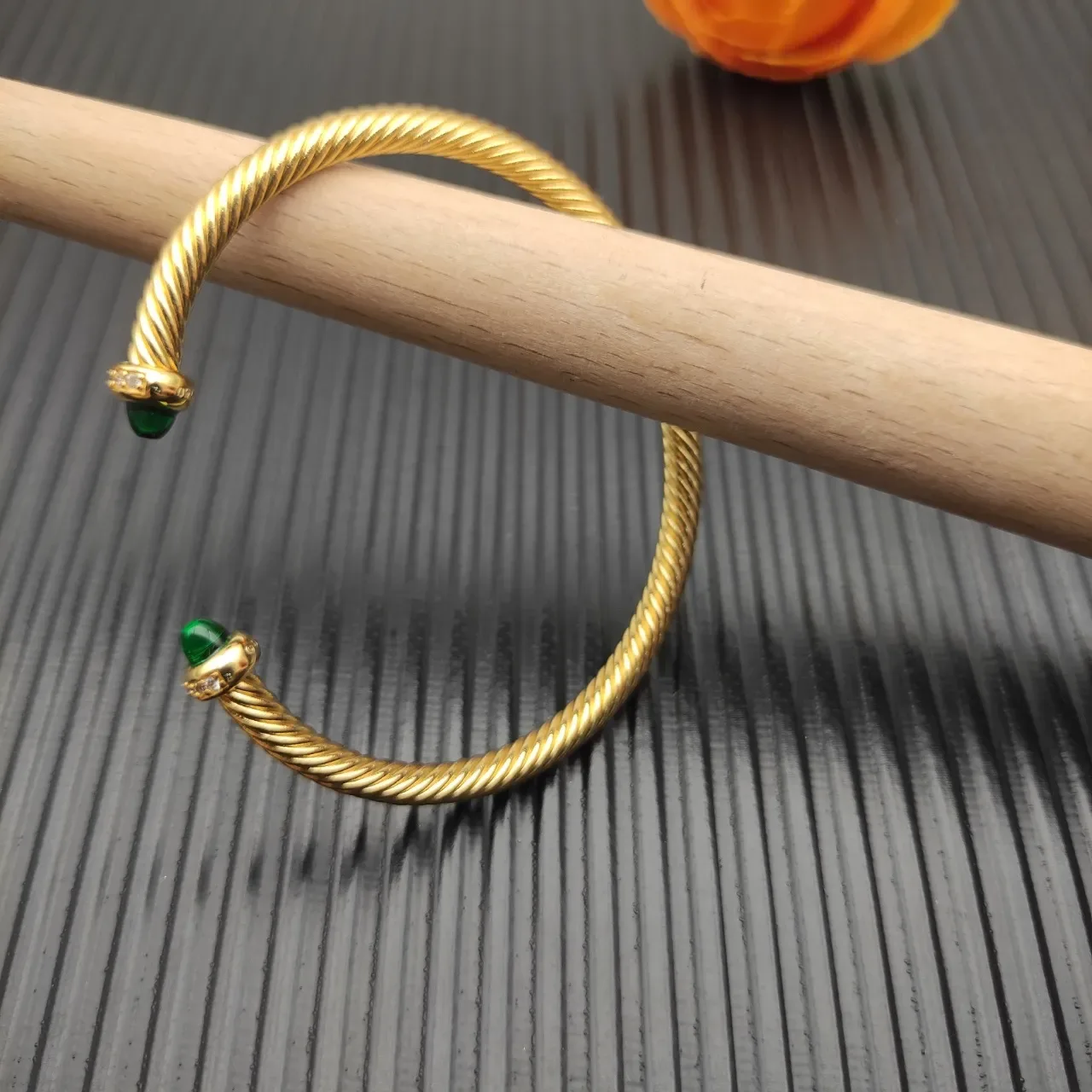 David Yurman Cable Classic हरी कैबोचॉन गोल्ड-टोन ब्रेसलेट 4