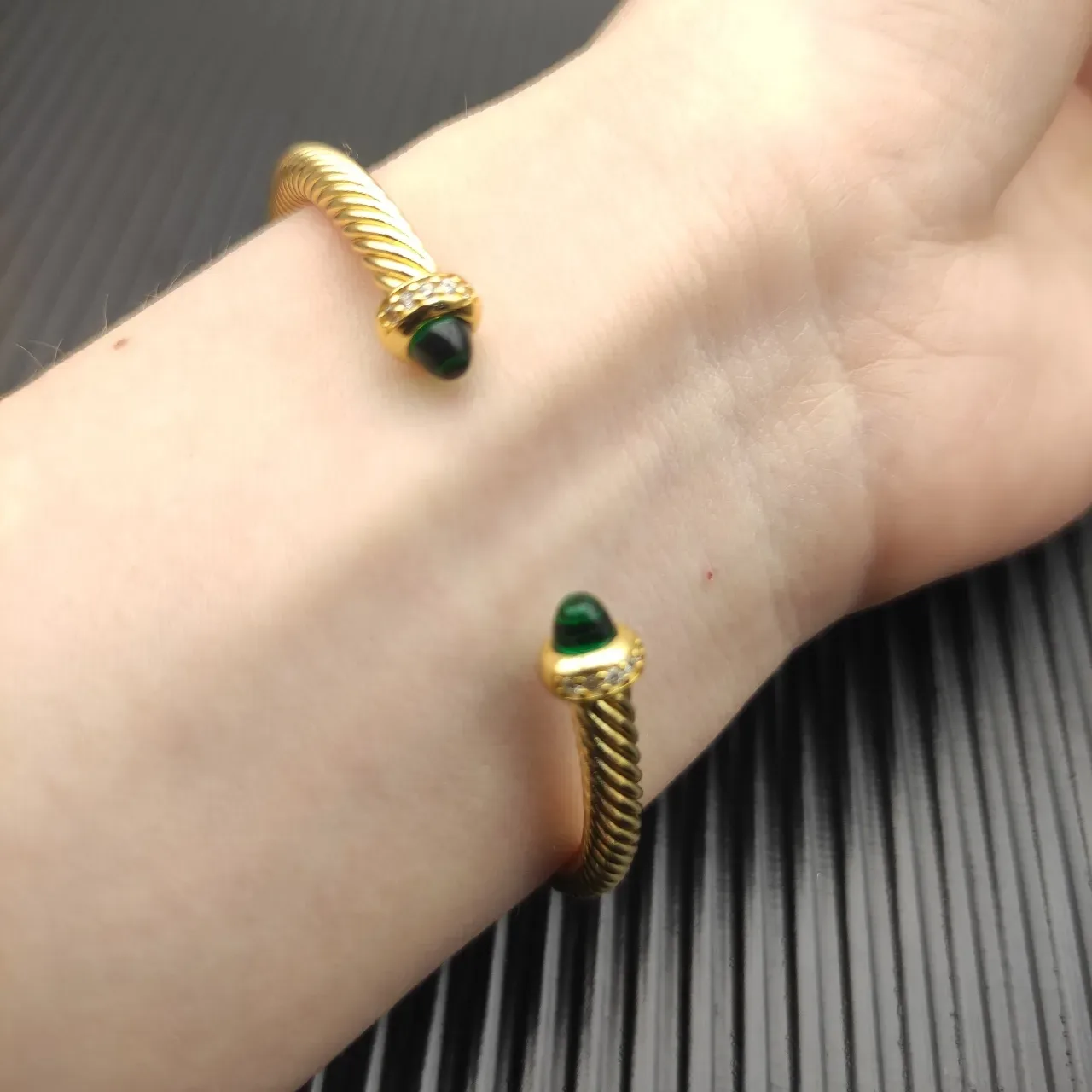 David Yurman Cable Classic हरी कैबोचॉन गोल्ड-टोन ब्रेसलेट 8