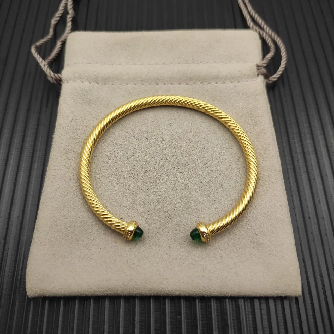 David Yurman Cable Classic हरी कैबोचॉन गोल्ड-टोन ब्रेसलेट 9