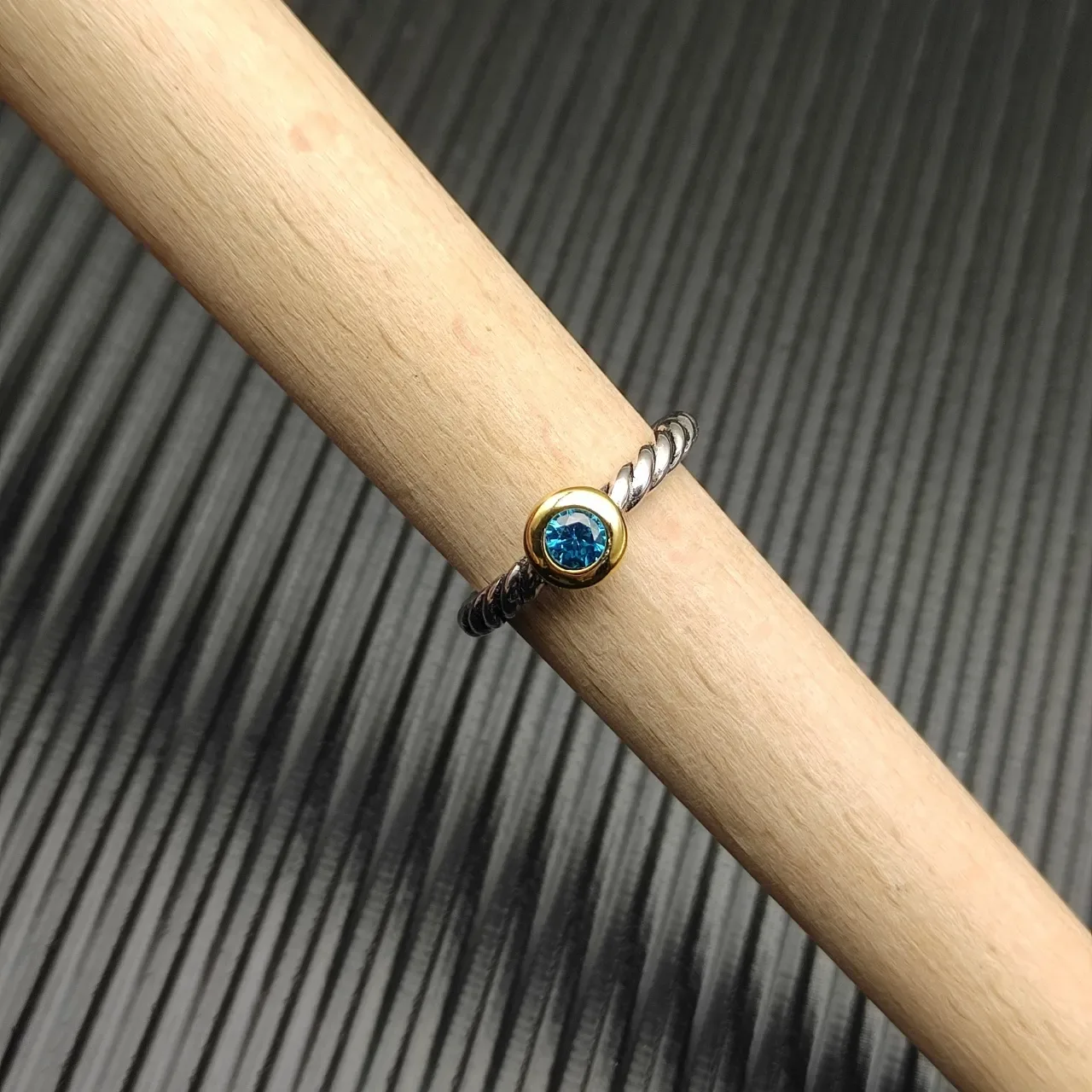 David Yurman Cable Collectibles Anel Azul Dourado Twisted Band Gemstone Redonda Única Bezel-Set 5