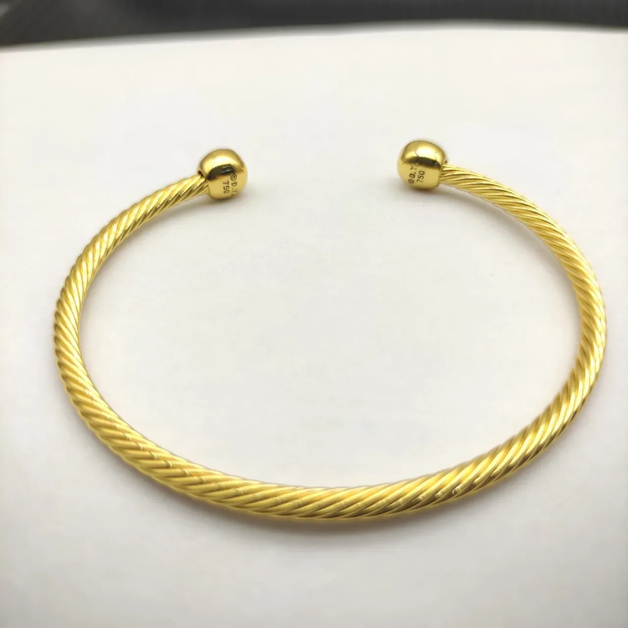 David Yurman Pulseira Faixa de Cabo Retorcido Gemas Engastadas em Bisel Esférico Cor Dourado Verde 6