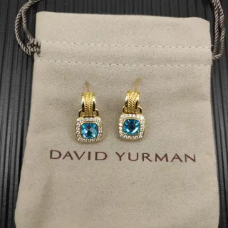 David Yurman أقراط هالة من توباز أزرق وماس ذهبي اللون