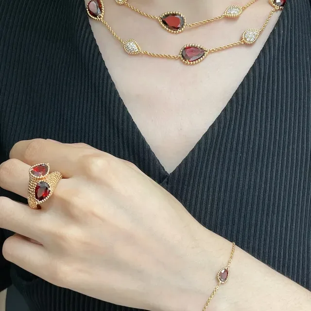Dual Heart-Cut Red Gemstone Textured Gold-Tone Ring 9