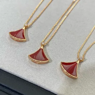 Colliers pendentifs en forme d'éventail émaillé rouge doré