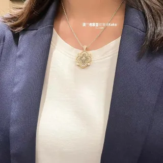 Collier pendentif floral à quatrefoil pavé