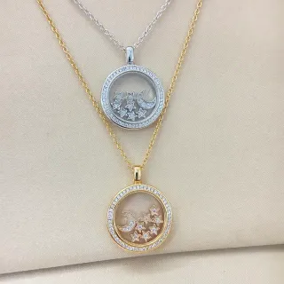 Colliers pendentifs médaillon étoile et lune en ton or et argent