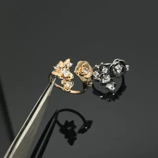 金银花卉镶钻戒指