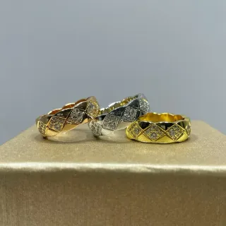 सोना चांदी क्विल्टेड डायमंड पेव कंटिन्यूअस बैंड रिंग