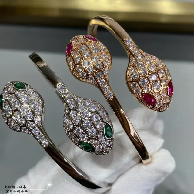 Pulsera con motivo de cabeza de serpiente en oro y plata con cristales pavé 2
